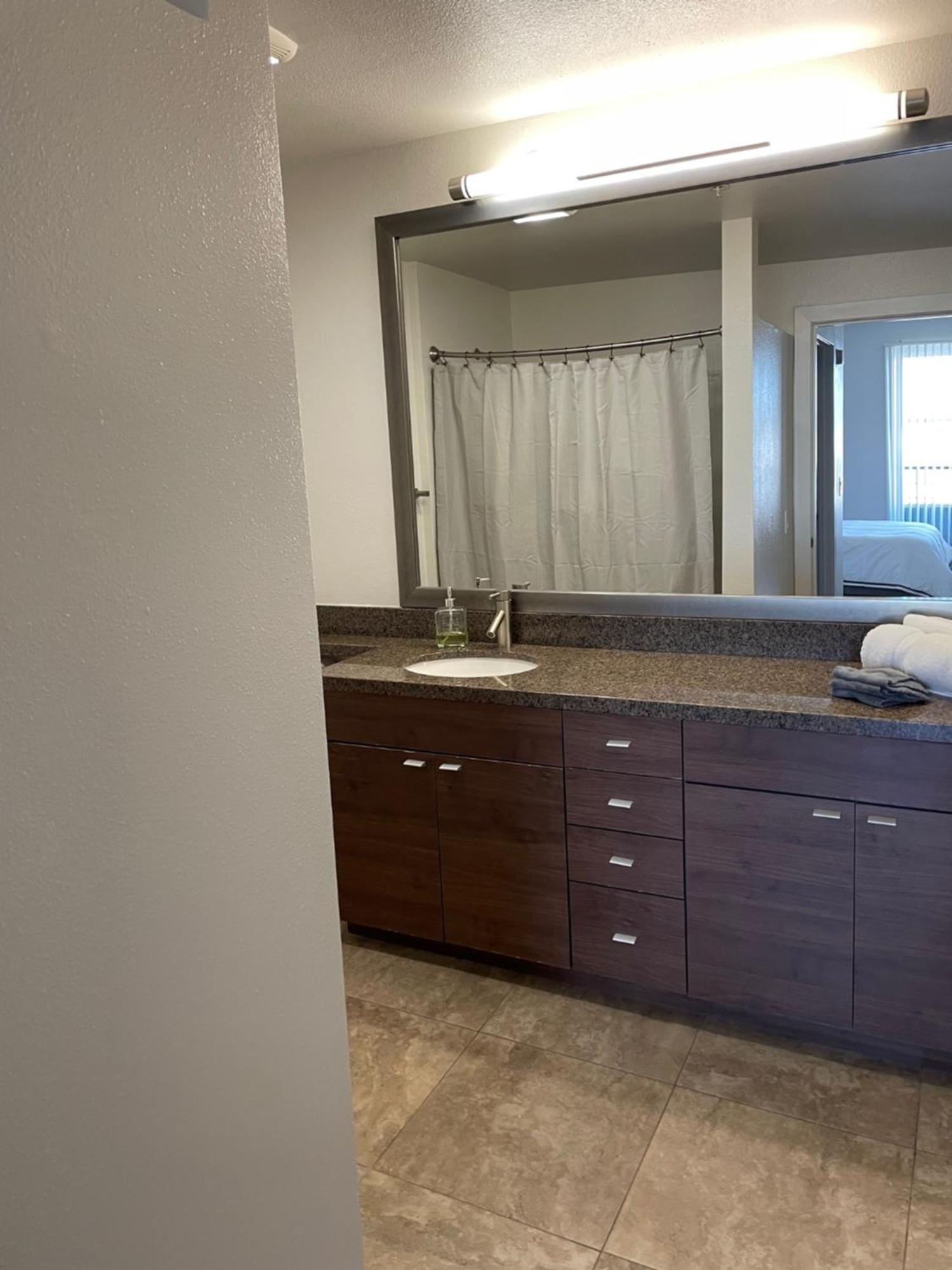 Villa Marina - Modern & Immaculate, Spacious, Gated Condo With Fireplace Pool, Gym, 2 Master Bedrooms Los Angeles Extérieur photo